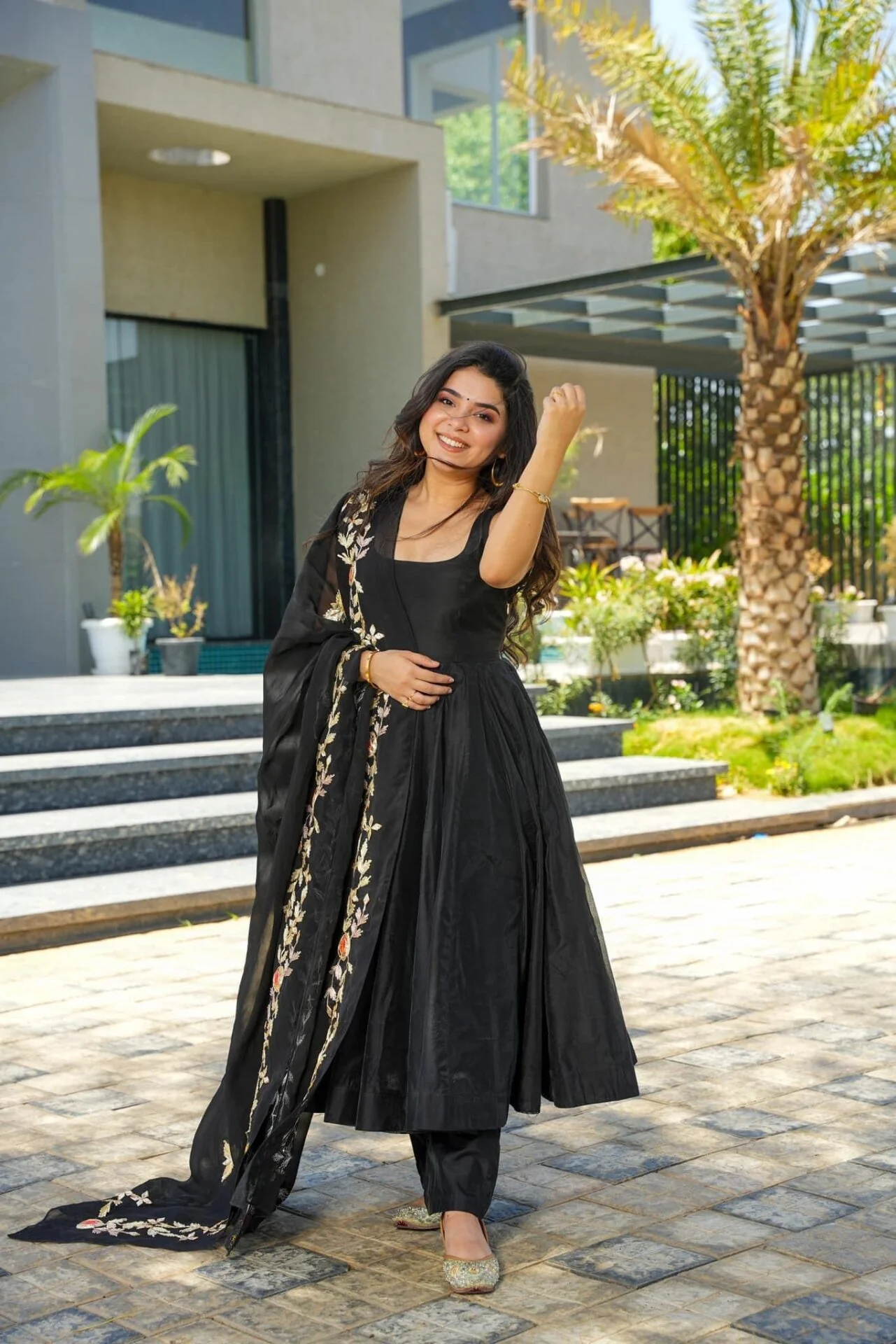 Embellished black chanderi suit set - Image 3