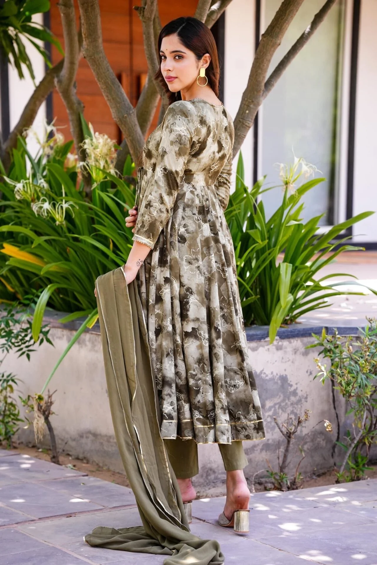 kaleidoscope elegance green suit set - Image 5