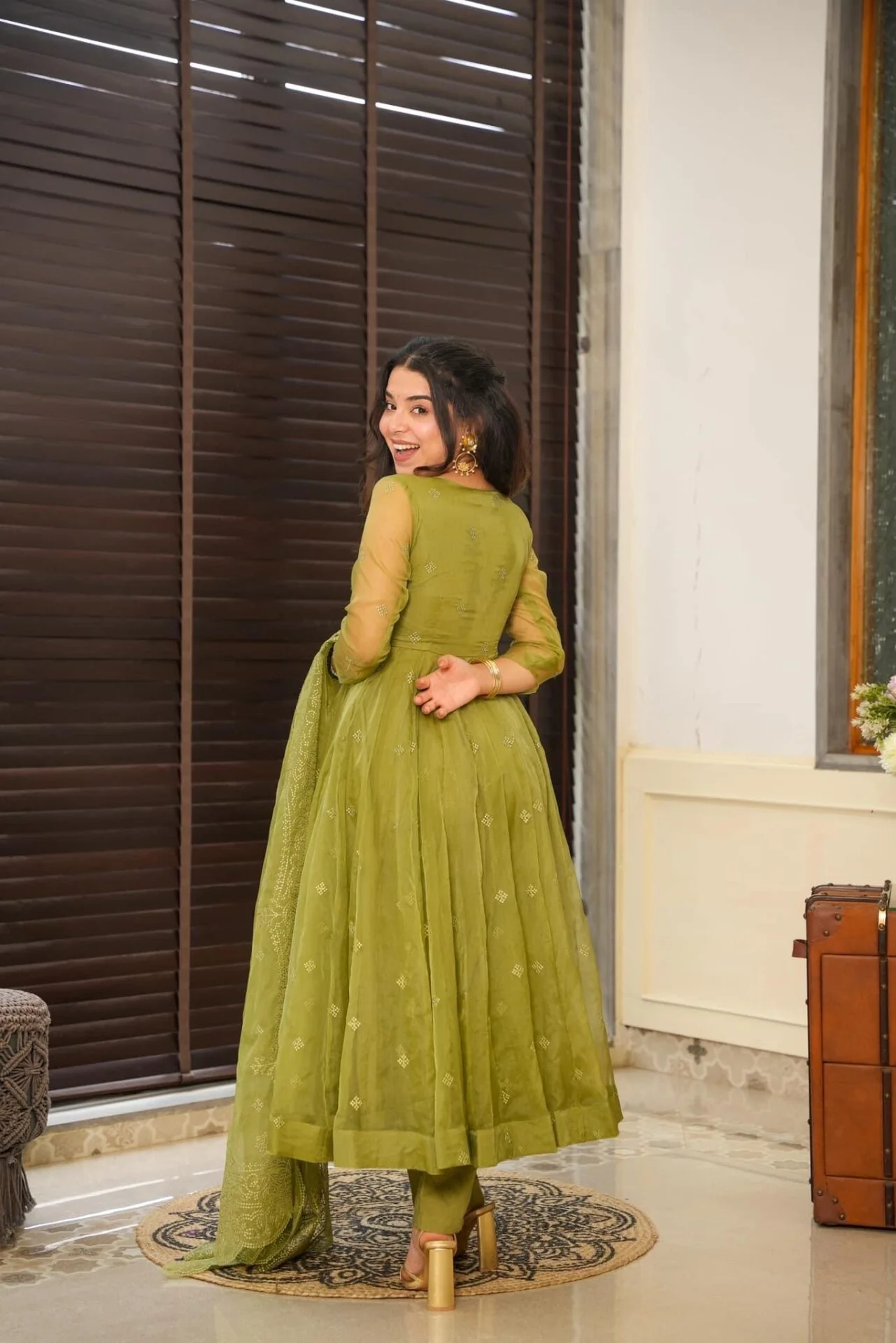 Mochi green organza suit set - Image 4