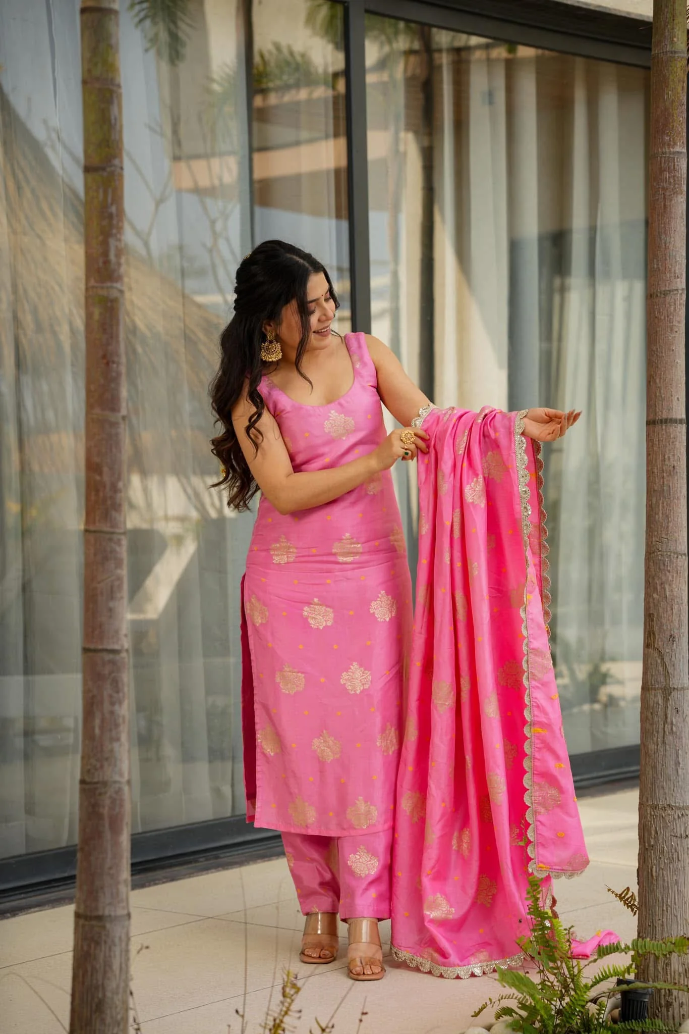 Roshni pink silk kurta set - Image 4