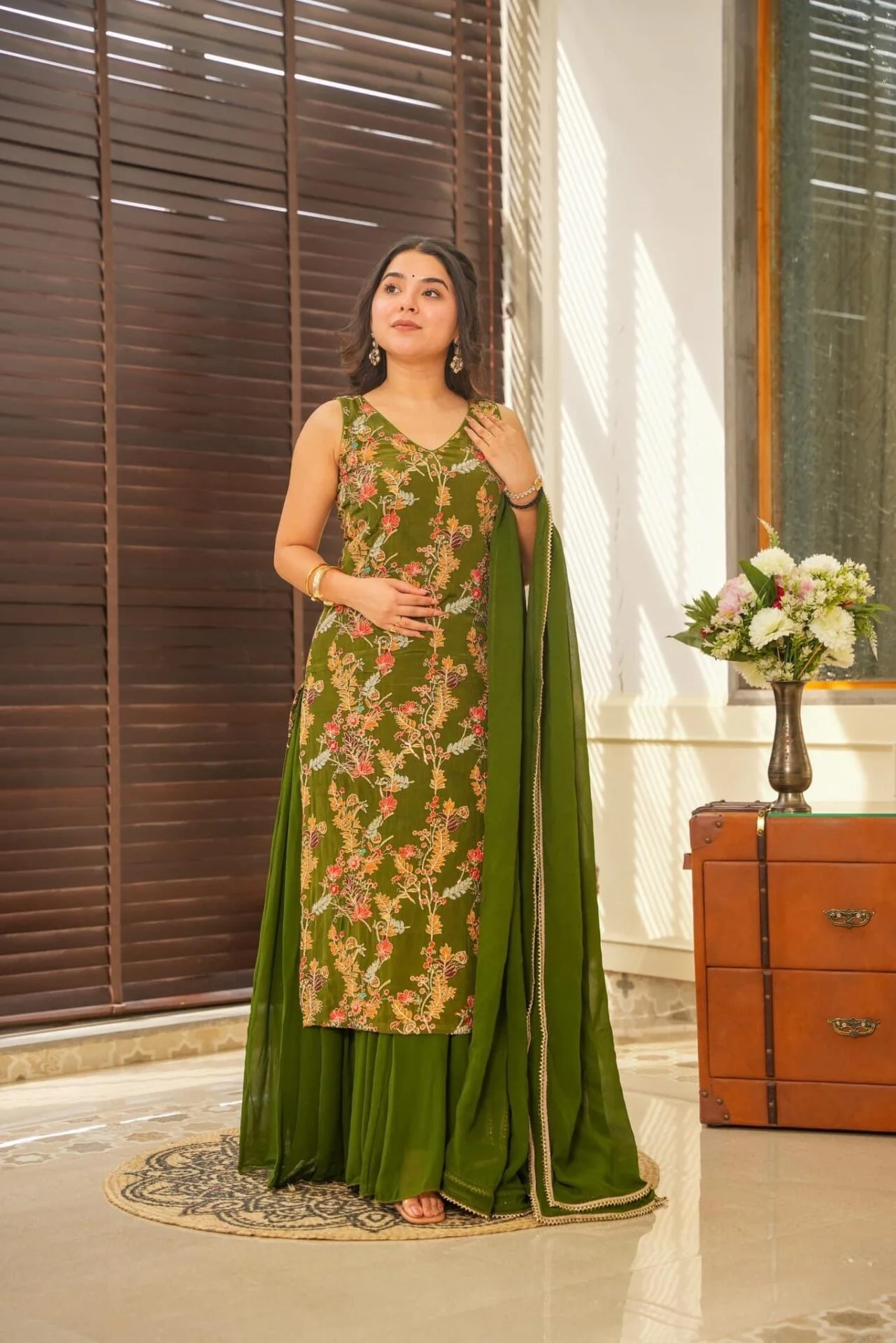 sakhi green heavy embroidered set - Image 3