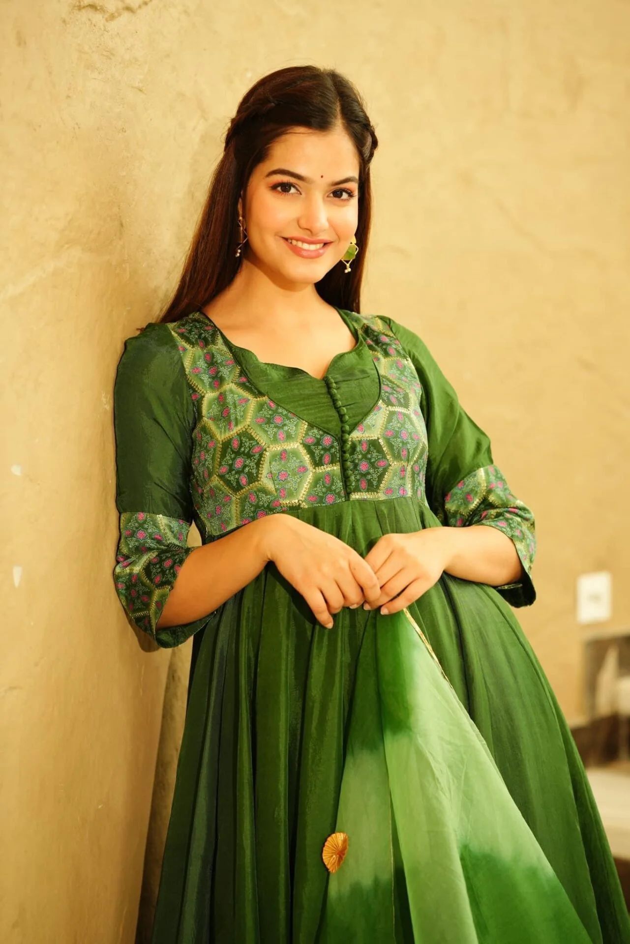 SEAWEED GREEN SILK EMBROIDERED SUIT SET - Image 5