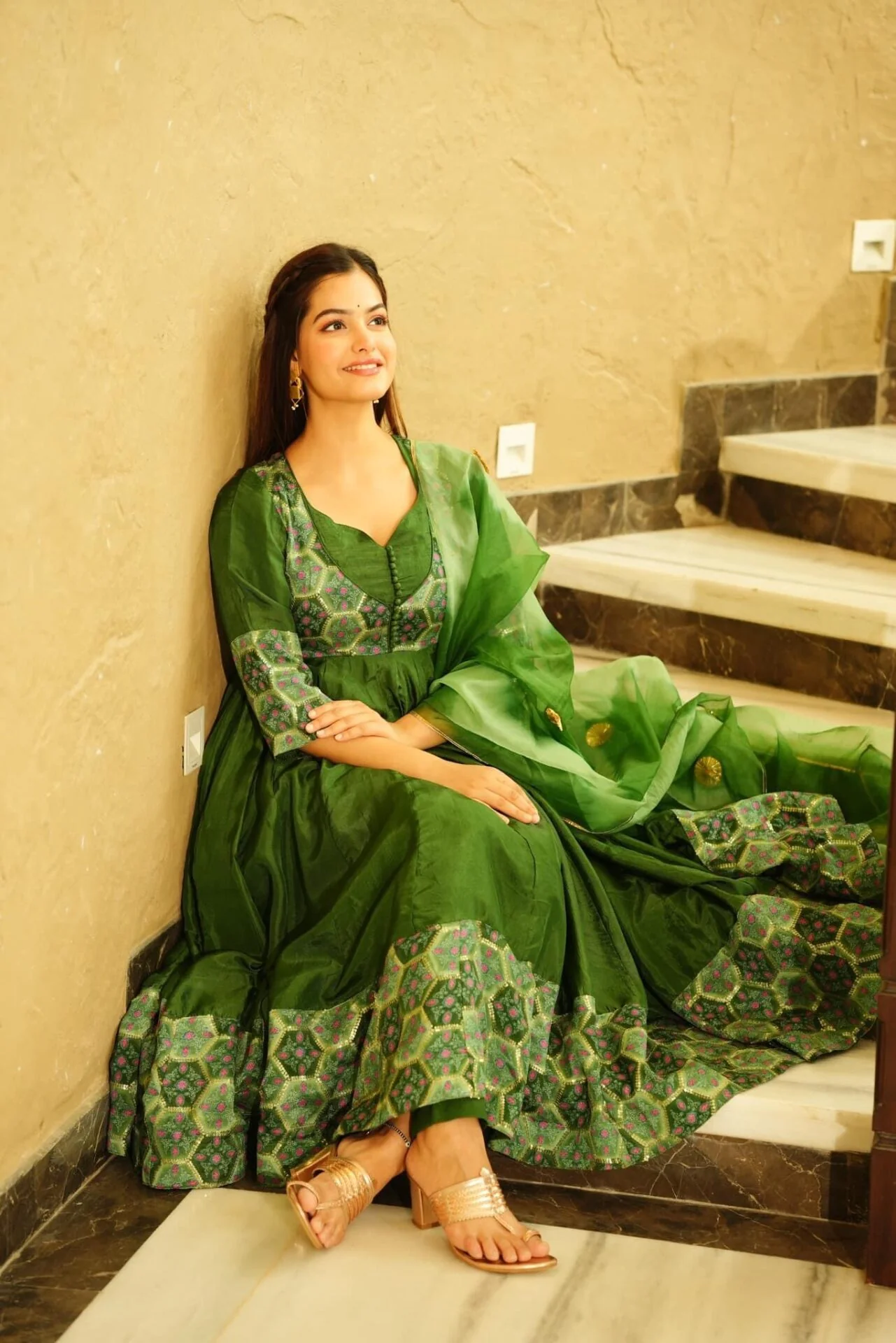 SEAWEED GREEN SILK EMBROIDERED SUIT SET - Image 6