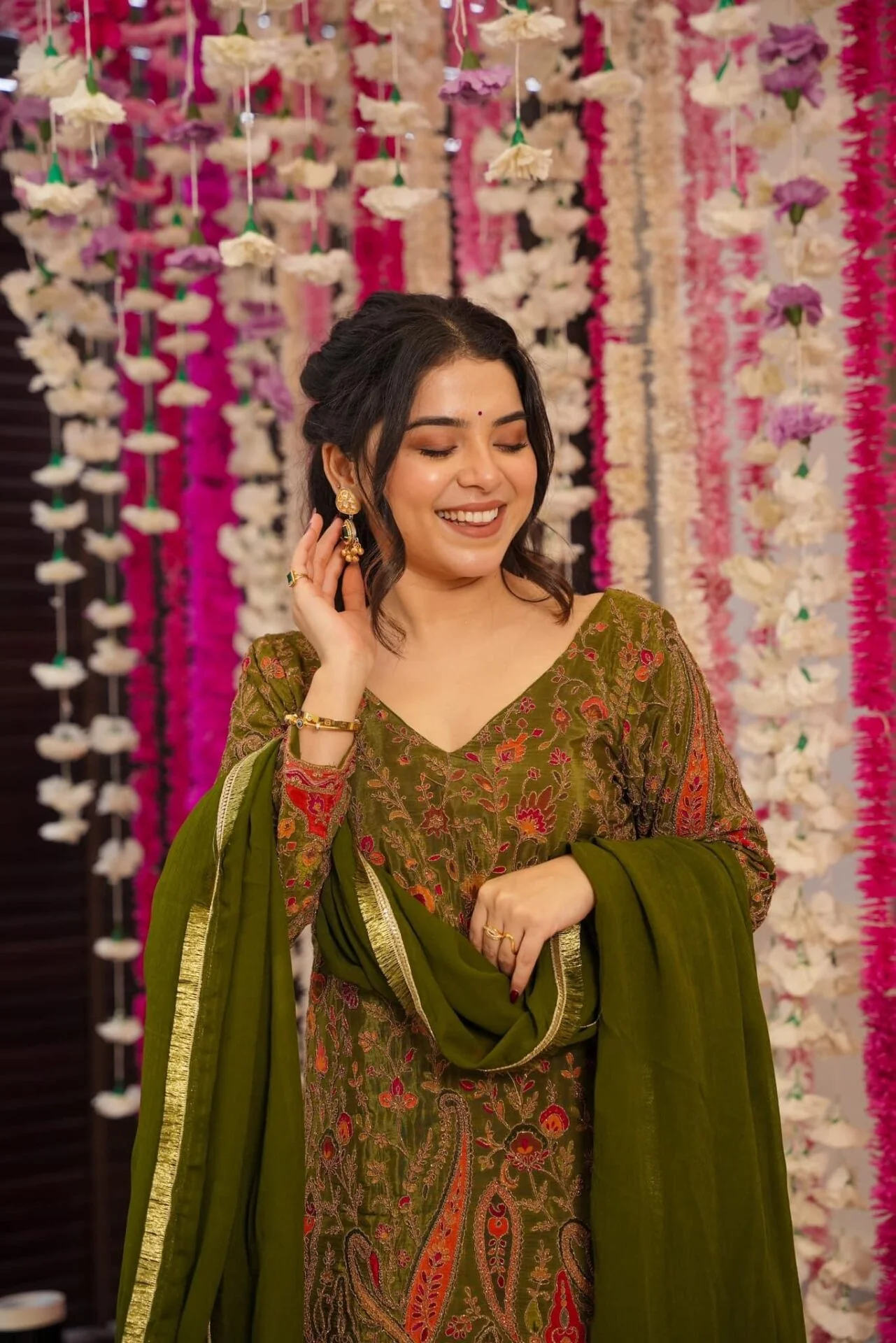 Sleek green heavy embroidered suit set - Image 4